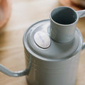 Indendørs metalvandkande, 1 L, varm grå